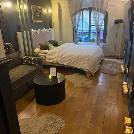 Appartement Face A L'Opera Comique アパート