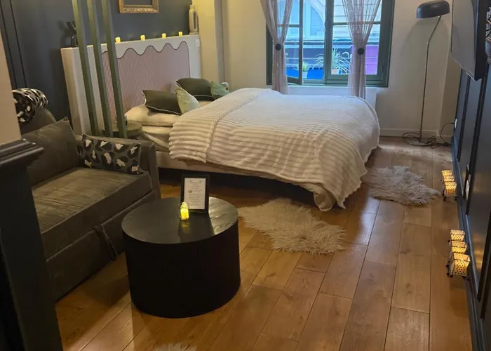 Appartement Face A L'Opera Comique アパート